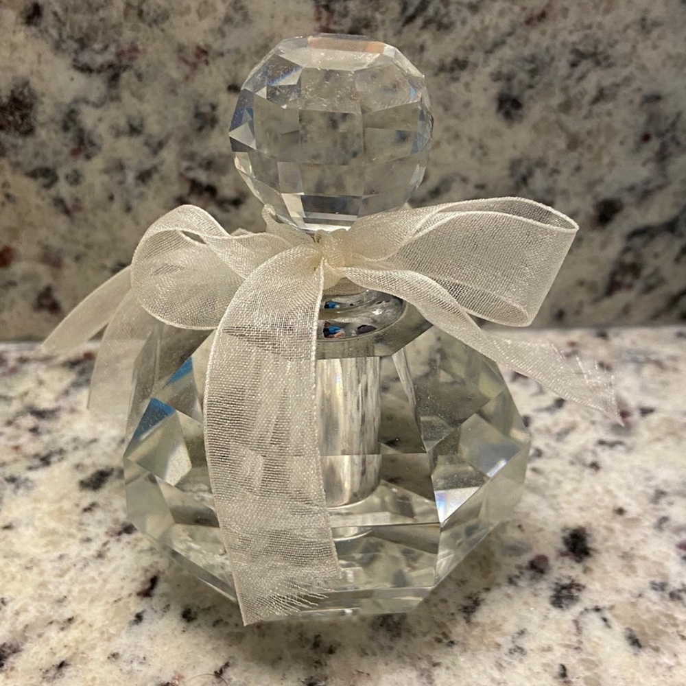 Crystal perfume holder
